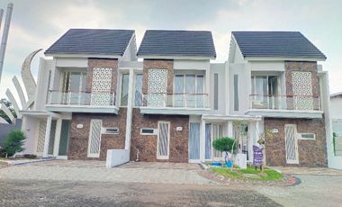 RUMAH SIAP DITEMPATI LENGKAP PRIVATE POOL DEKAT EXIT TOL SIDOARJO