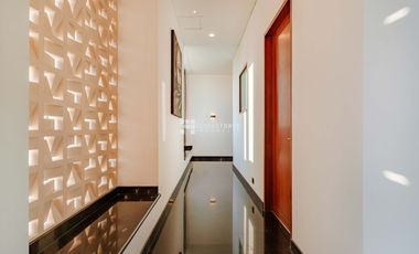 Bright Airy and Spacious 5-Beds Villa in Canggu Center