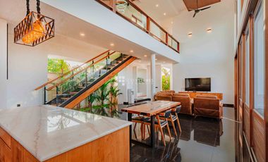 Bright Airy and Spacious 5-Beds Villa in Canggu Center