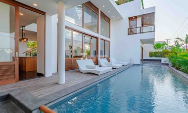Bright Airy and Spacious 5-Beds Villa in Canggu Center