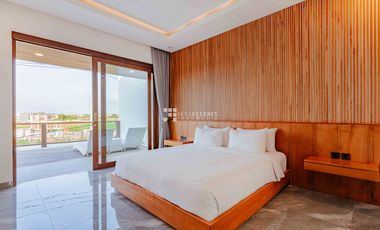 Bright Airy and Spacious 5-Beds Villa in Canggu Center