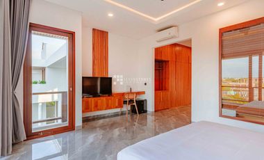 Bright Airy and Spacious 5-Beds Villa in Canggu Center