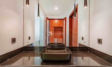 Bright Airy and Spacious 5-Beds Villa in Canggu Center