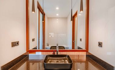 Bright Airy and Spacious 5-Beds Villa in Canggu Center