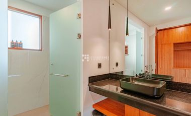 Bright Airy and Spacious 5-Beds Villa in Canggu Center