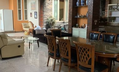 Disewakan rumah kolonial modern full furnished di pusat kota Cirebon