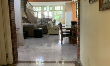 Disewakan rumah kolonial modern full furnished di pusat kota Cirebon