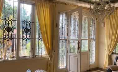 Disewakan rumah kolonial modern full furnished di pusat kota Cirebon