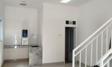 Rumah mewah 2lantai Dekat Kampus UNJ Jakarta Timur