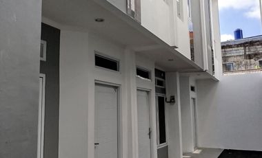 Rumah mewah 2lantai Dekat Kampus UNJ Jakarta Timur