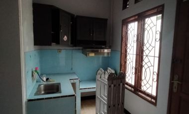 5 MENIT DARI STASIUN LRT  DISEWAKAN RUMAH DI CIBUBUR