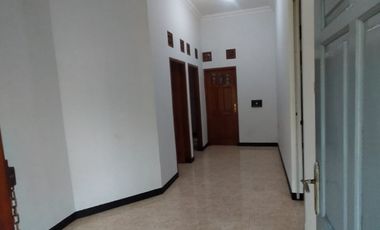 5 MENIT DARI STASIUN LRT  DISEWAKAN RUMAH DI CIBUBUR