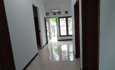 5 MENIT DARI STASIUN LRT  DISEWAKAN RUMAH DI CIBUBUR