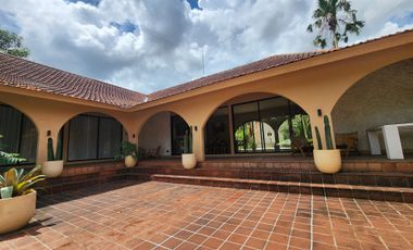 Villa Mewah Spanish Style View Sawah di Kedungu