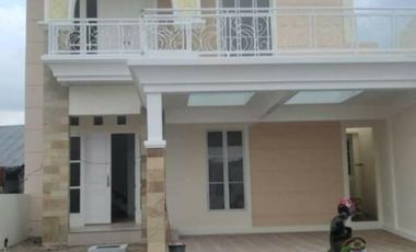 RUMAH 2 LANTAI SIAP HUNI DI CLUSTER
