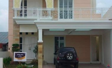 RUMAH 2 LANTAI SIAP HUNI DI CLUSTER