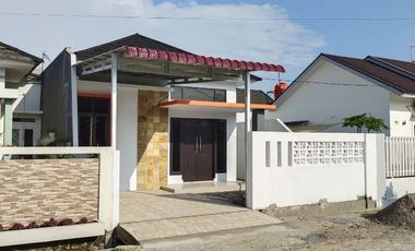 RUMAH 2 LANTAI SIAP HUNI DI CLUSTER
