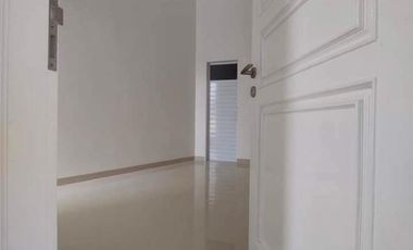 RUMAH 2 LANTAI SIAP HUNI DI CLUSTER