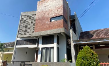 Rumah full furnish luas 90 m2 harga 1,7 Milyar di Wedoro,Waru,Sidoarjo