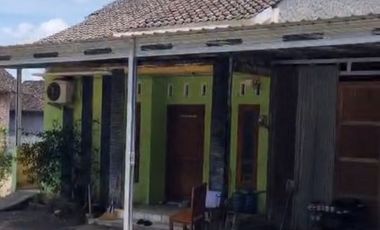 DIJUAL 4 UNIT (2 RUMAH SUDAH JADI & 2 KAVLING) di SRATEN DEKAT PASAR