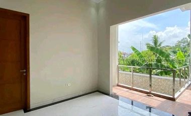 RUMAH MEWAH PREMIUM  2 LANTAI FULL FURNISH DALAM PERUMAHAN MERAPI