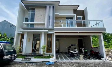 RUMAH MEWAH PREMIUM  2 LANTAI FULL FURNISH DALAM PERUMAHAN MERAPI