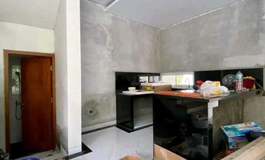 RUMAH MEWAH PREMIUM  2 LANTAI FULL FURNISH DALAM PERUMAHAN MERAPI