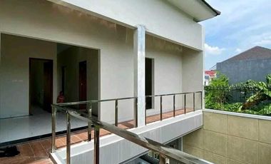 RUMAH MEWAH PREMIUM  2 LANTAI FULL FURNISH DALAM PERUMAHAN MERAPI