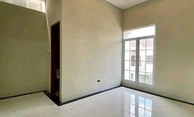 RUMAH MEWAH PREMIUM  2 LANTAI FULL FURNISH DALAM PERUMAHAN MERAPI