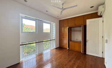 Disewakan rumah good condition lokasi strategis pondok indah
