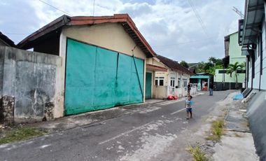 Dijual Rumah Klasik Hook Tanah Luas 1 Menit Ke Alun Alun Wonogiri