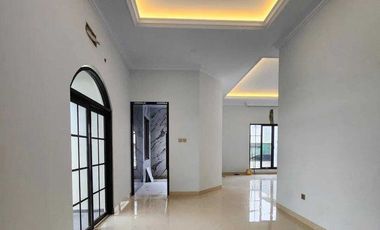 Rumah baru diCipete design mewah classic lokasi strategis