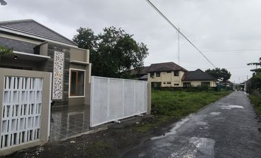 DI JUAL RUMAH BARU STRATEGIS 20 MTR DARI JL.LETKOL SUBRADI