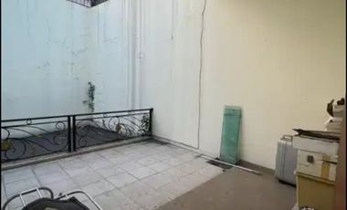 Dijual Rumah cantik 2 lantai dekat ke tol cawang, bebas banjir