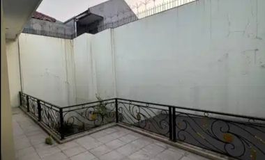 Dijual Rumah cantik 2 lantai dekat ke tol cawang, bebas banjir