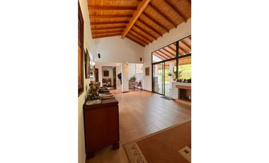 vendo Casa de lujo en el Retiro Antioquia unidad Messina