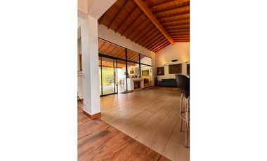 vendo Casa de lujo en el Retiro Antioquia unidad Messina