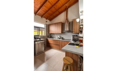 vendo Casa de lujo en el Retiro Antioquia unidad Messina