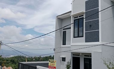 Rumah 4kamar tidur nuansa villa