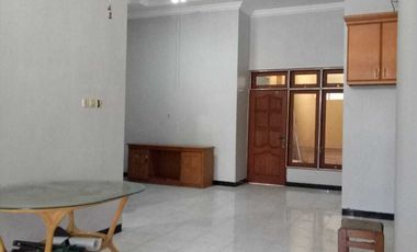 Sewa rumah besar dan murah