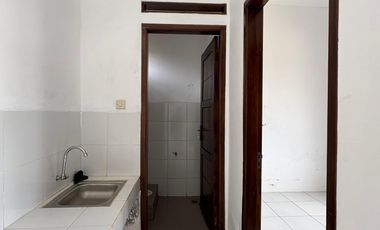 RUMAH MINIMALIS CANTIK, CARPORT TAMAN DAN CARPORT LUAS, cuma 250 jt an