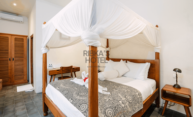 Ribka Hotel Restaurant swiming pool Banda Neira Teak colonial house