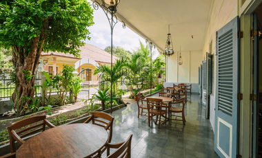 Ribka Hotel Restaurant swiming pool Banda Neira Teak colonial house