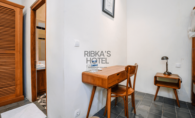 Ribka Hotel Restaurant swiming pool Banda Neira Teak colonial house