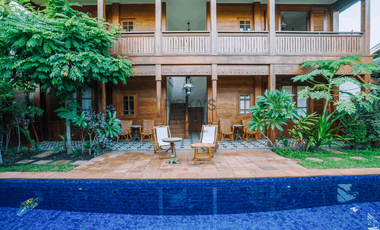 Ribka Hotel Restaurant swiming pool Banda Neira Teak colonial house