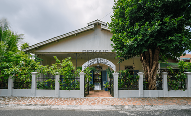 Ribka Hotel Restaurant swiming pool Banda Neira Teak colonial house