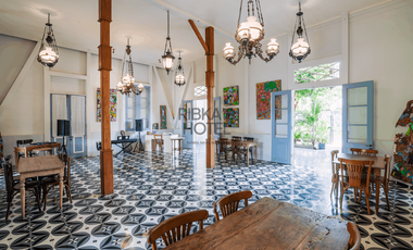 Ribka Hotel Restaurant swiming pool Banda Neira Teak colonial house