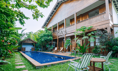 Ribka Hotel Restaurant swiming pool Banda Neira Teak colonial house