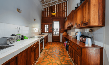 Ribka Hotel Restaurant swiming pool Banda Neira Teak colonial house