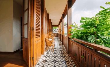 Ribka Hotel Restaurant swiming pool Banda Neira Teak colonial house